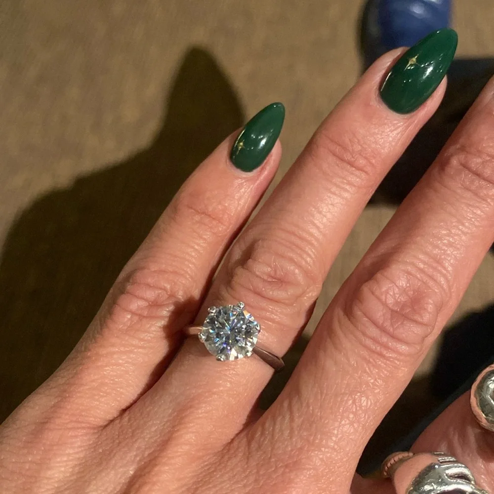 Moissanite Classic 6 prong setting 3 ct moissanite solitaire - Picture 5 of 8